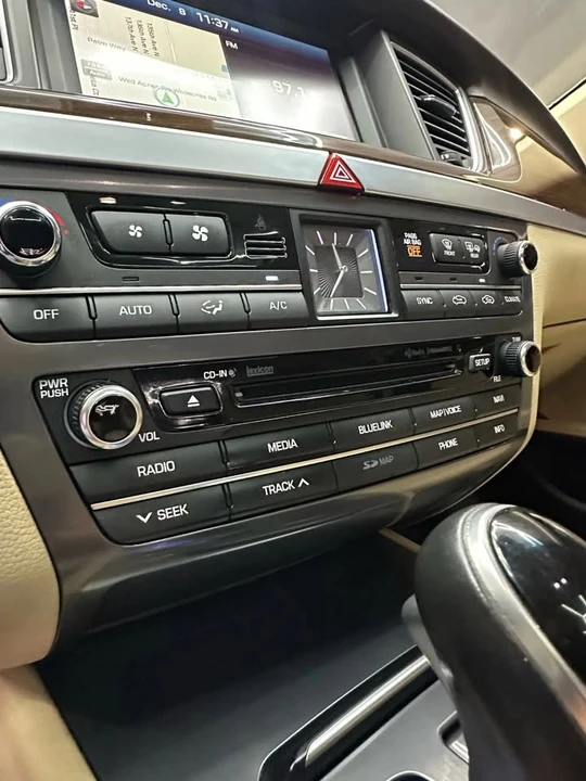 2015 Hyundai Genesis - Image 10 of 20