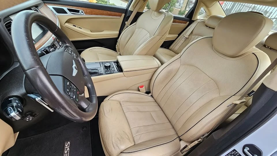 2015 Hyundai Genesis - Image 10 of 20