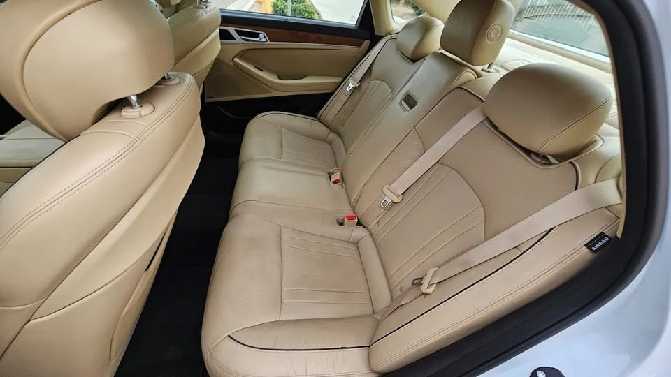 2015 Hyundai Genesis - Image 17 of 20