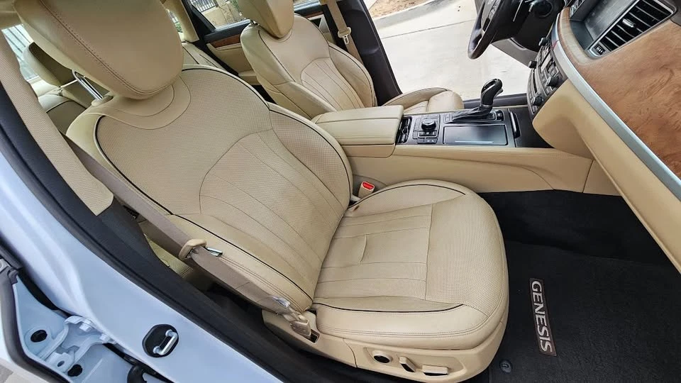 2015 Hyundai Genesis - Image 13 of 20