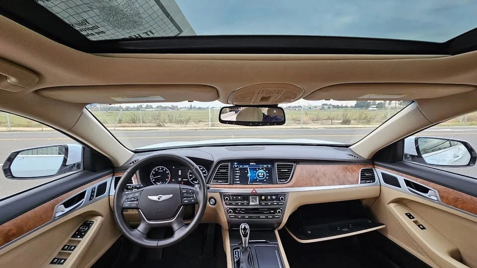 2015 Hyundai Genesis - Image 15 of 20
