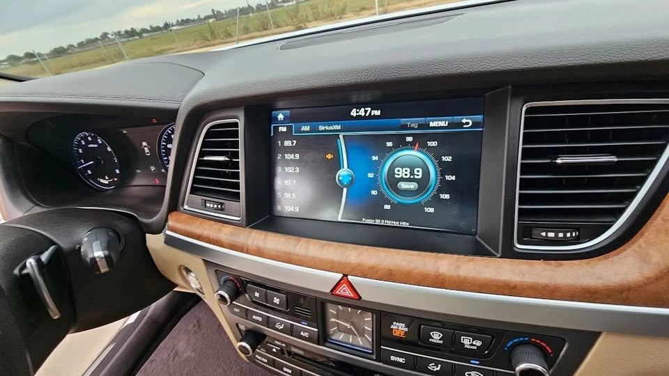 2015 Hyundai Genesis - Image 14 of 20