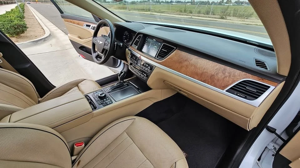 2015 Hyundai Genesis - Image 12 of 20
