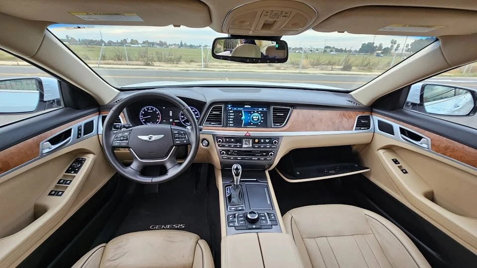 2015 Hyundai Genesis - Image 16 of 20