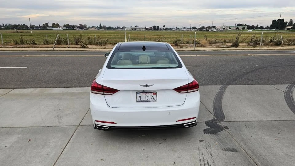 2015 Hyundai Genesis - Image 4 of 20