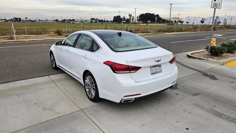 2015 Hyundai Genesis - Image 5 of 20