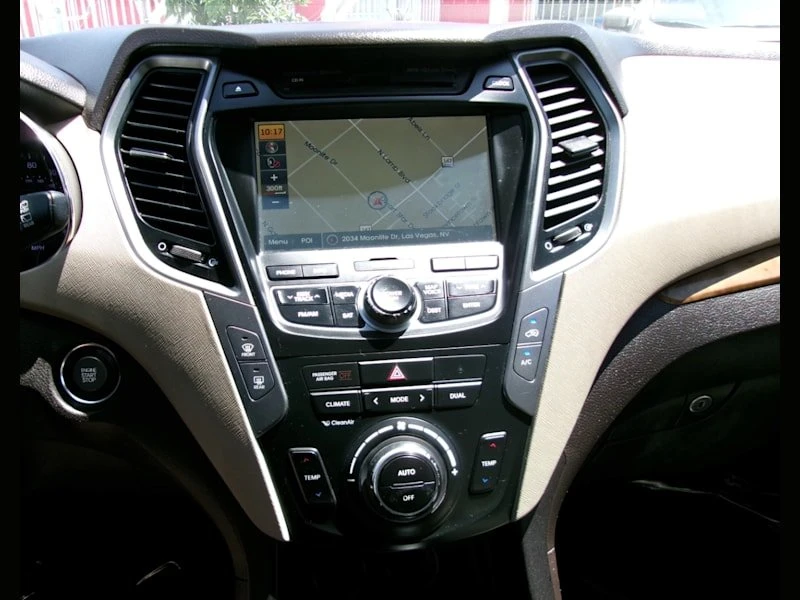 2015 Hyundai Santa Fe - Image 18 of 20