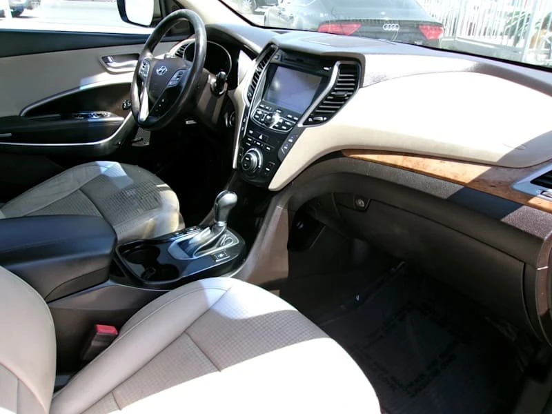 2015 Hyundai Santa Fe - Image 9 of 20