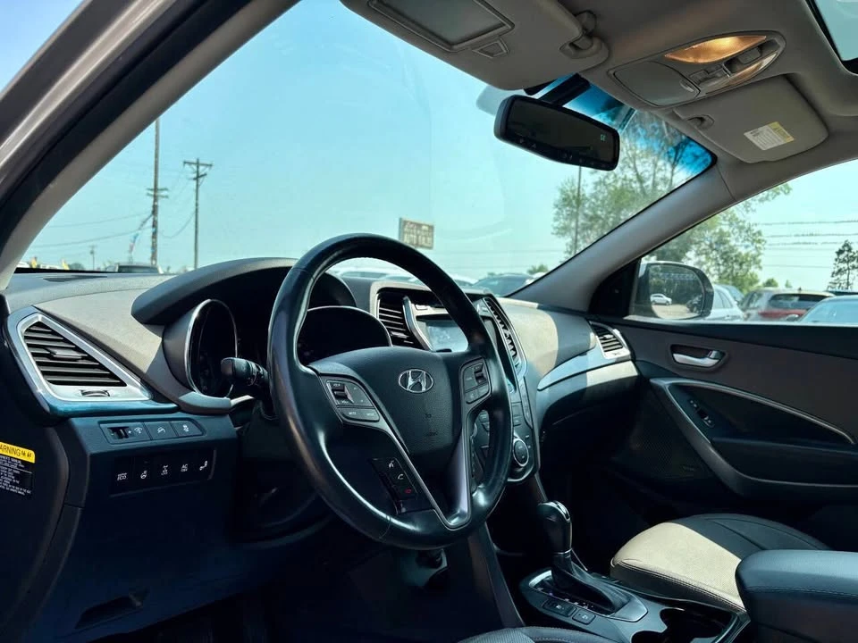 2015 Hyundai Santa Fe - Image 18 of 20