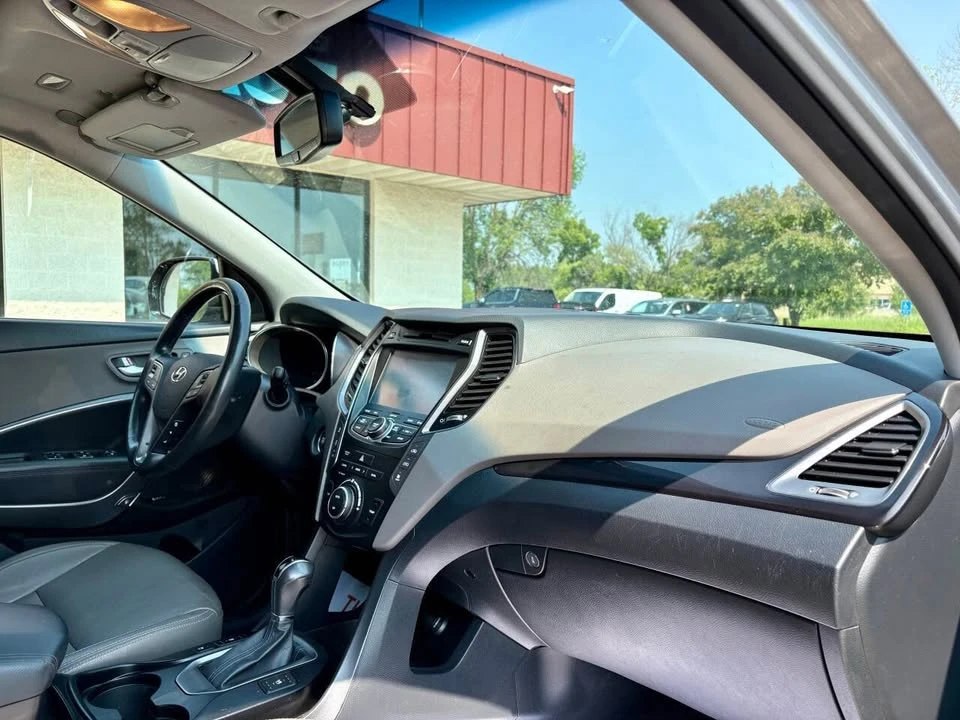 2015 Hyundai Santa Fe - Image 15 of 20