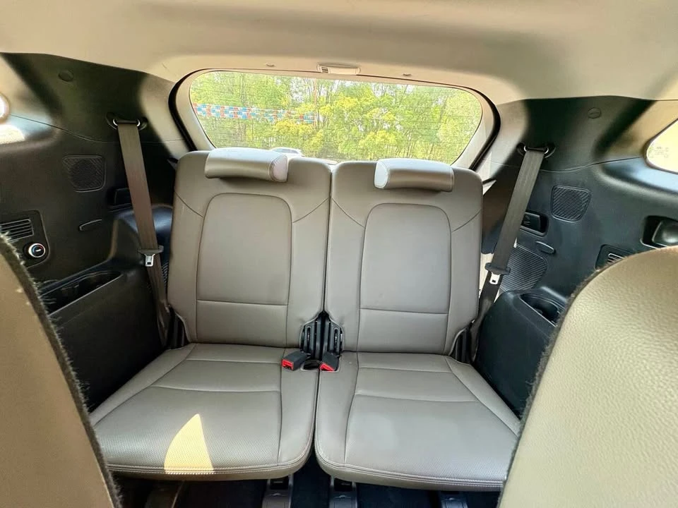 2015 Hyundai Santa Fe - Image 11 of 20