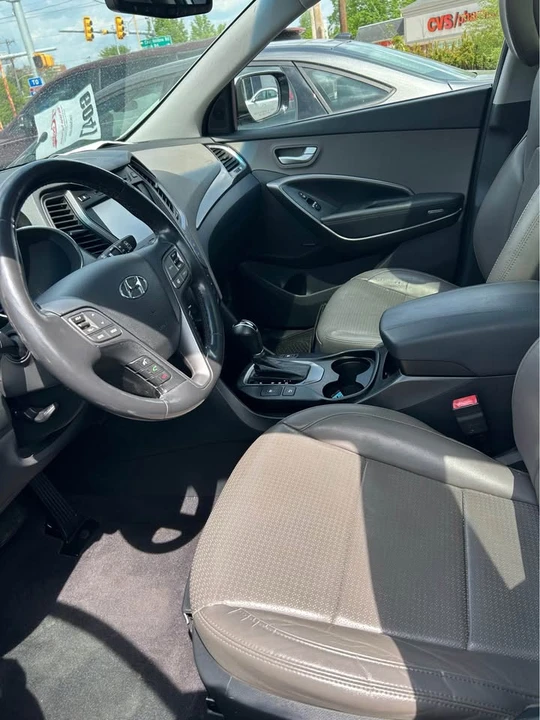 2015 Hyundai Santa Fe - Image 6 of 7