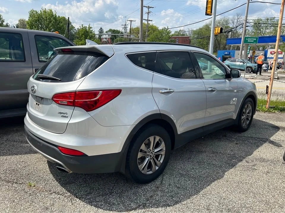 2015 Hyundai Santa Fe - Image 2 of 7