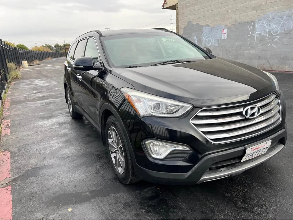 2015 Hyundai Santa Fe - Image 4 of 10