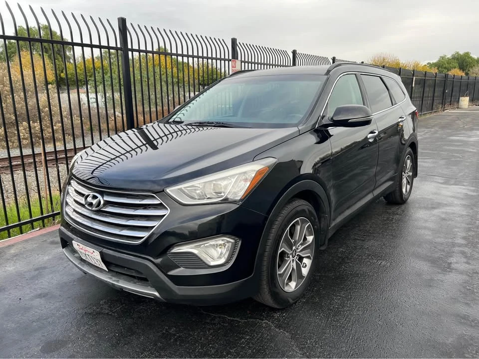 2015 Hyundai Santa Fe - Image 2 of 10
