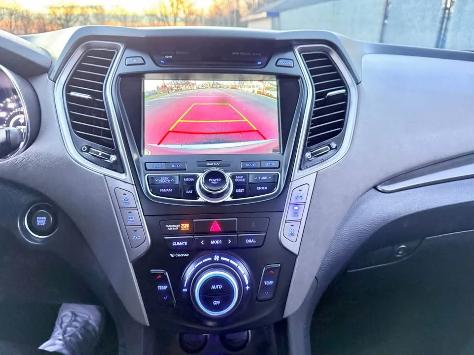 2015 Hyundai Santa Fe - Image 19 of 20