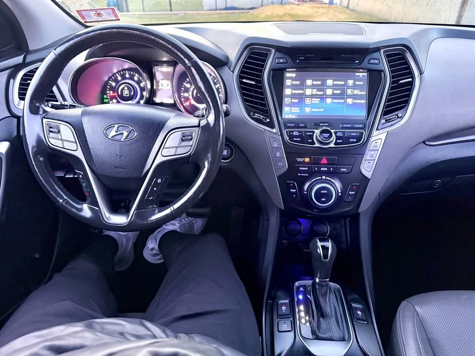 2015 Hyundai Santa Fe - Image 18 of 20