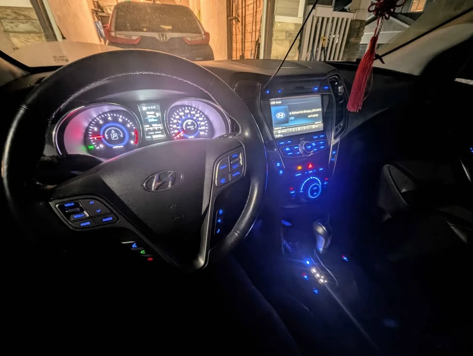 2015 Hyundai Santa Fe - Image 7 of 8