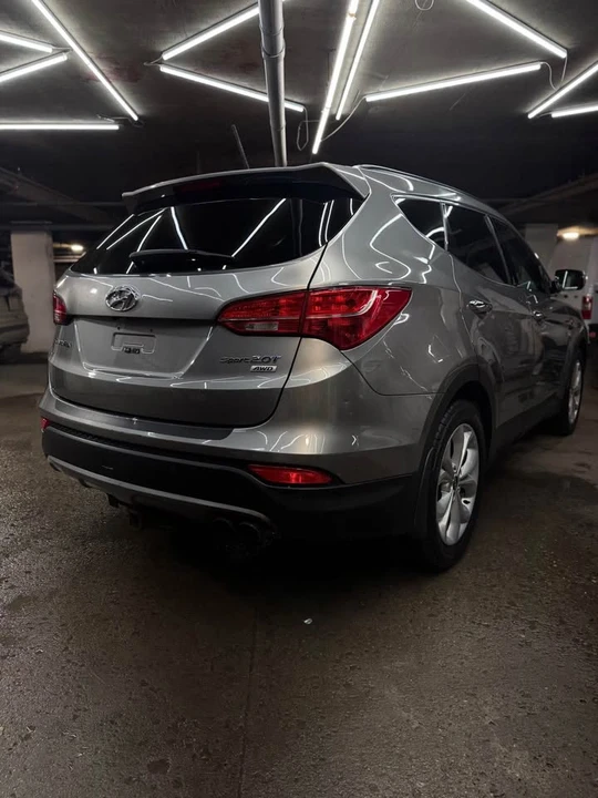 2015 Hyundai Santa Fe - Image 4 of 10