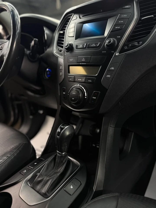 2015 Hyundai Santa Fe - Image 9 of 10
