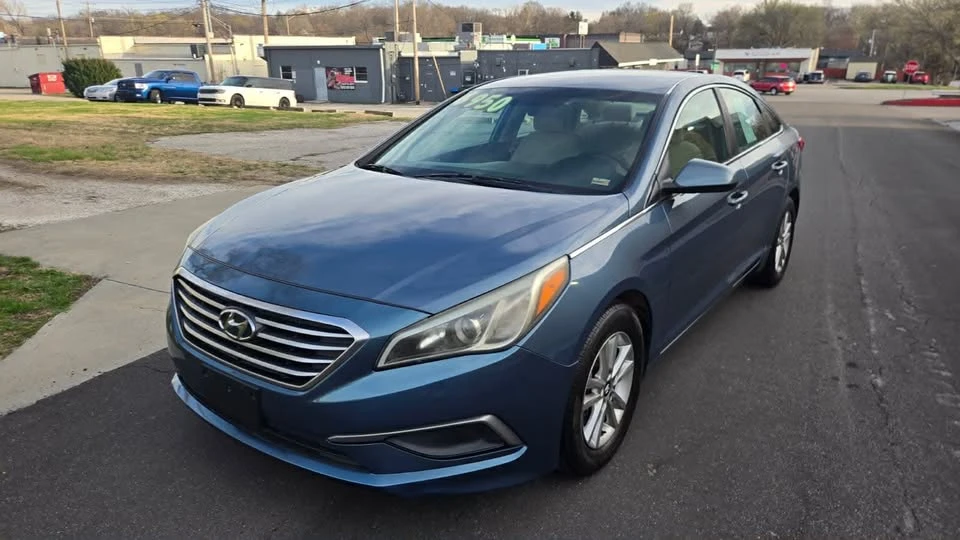 2015 Hyundai Sonata - Image 2 of 11