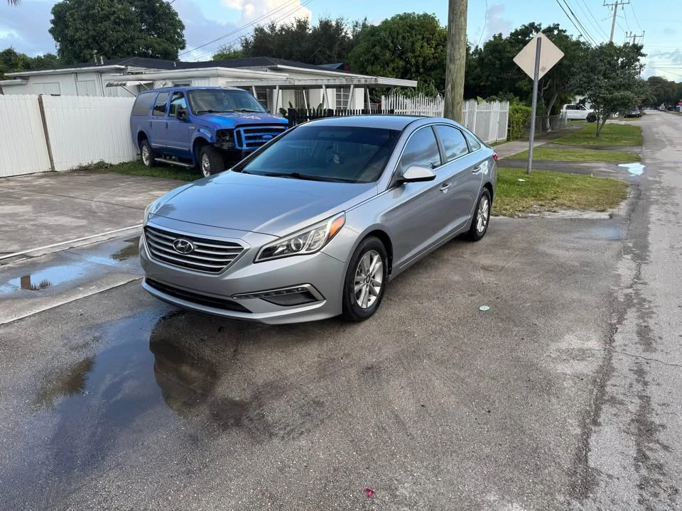 2015 Hyundai Sonata - Image 2 of 5
