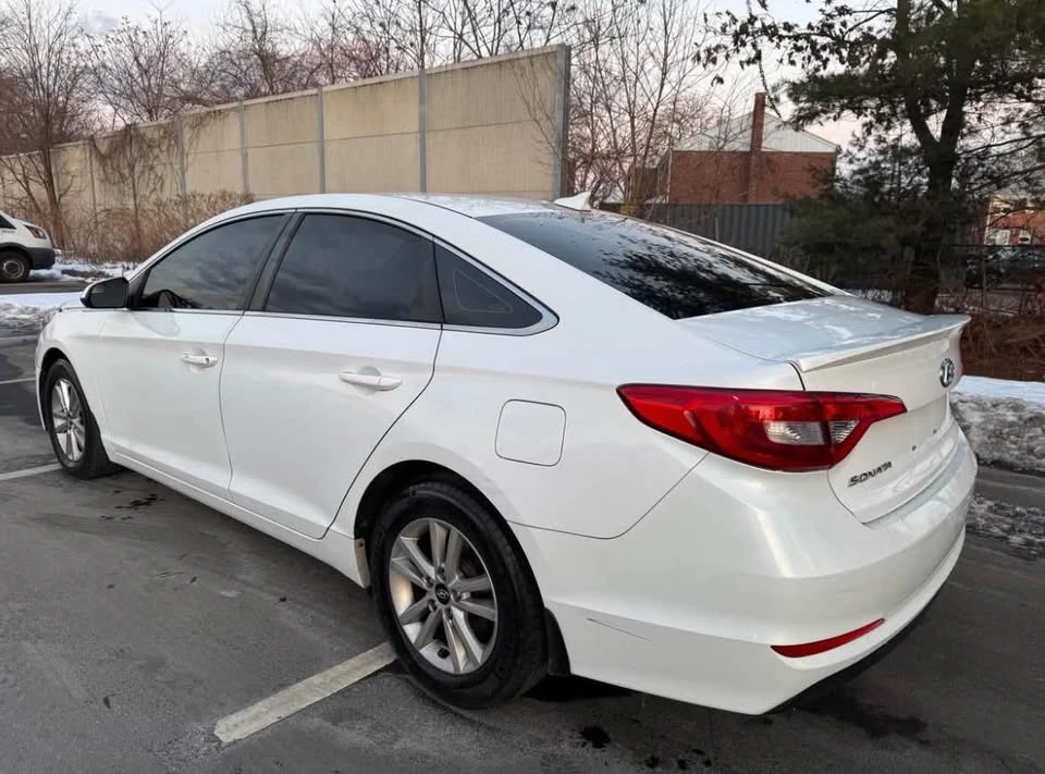 2015 Hyundai Sonata - Image 4 of 10