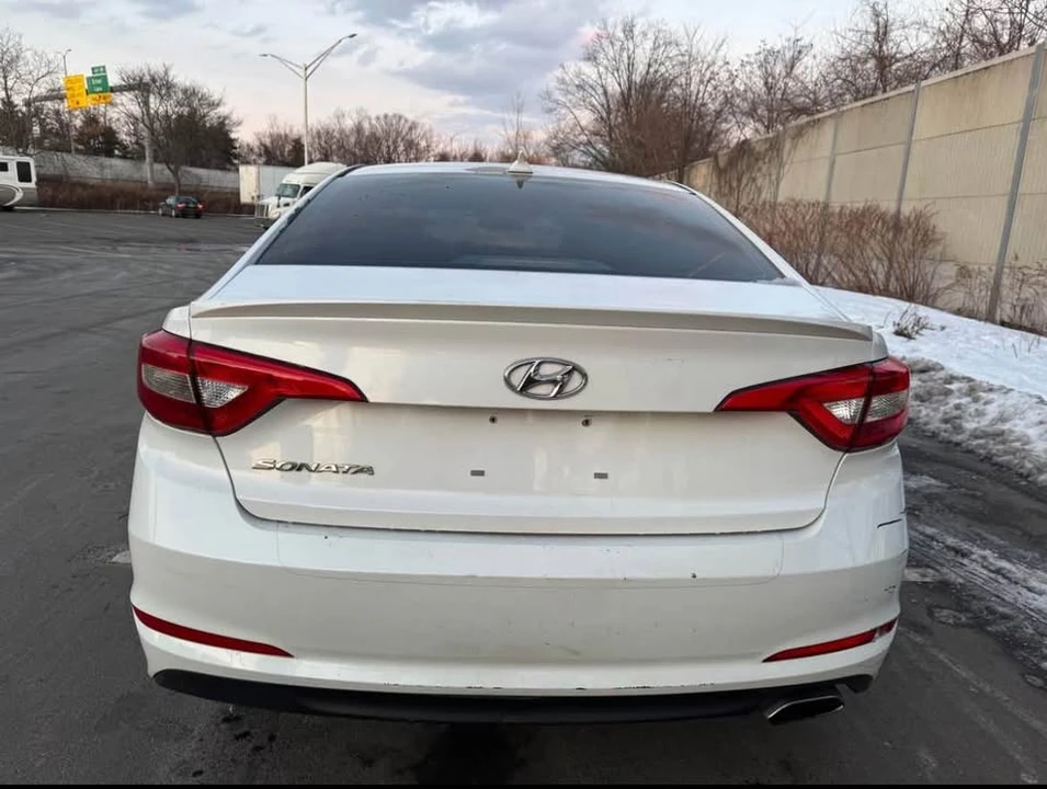 2015 Hyundai Sonata - Image 5 of 10