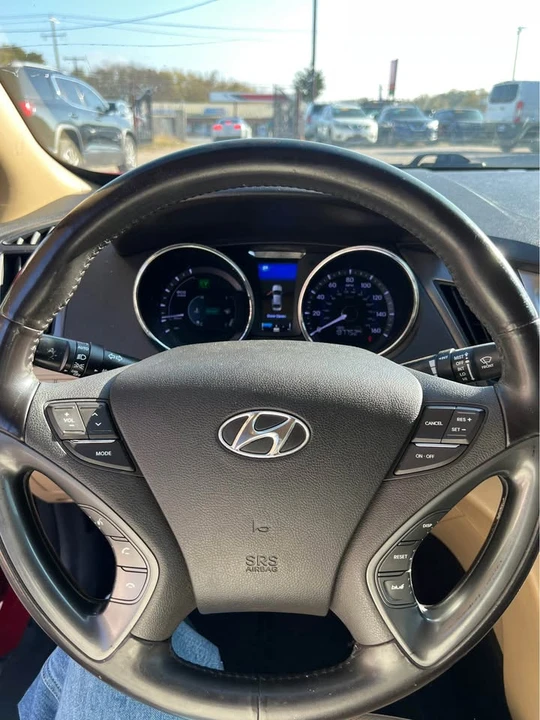 2015 Hyundai Sonata - Image 10 of 14