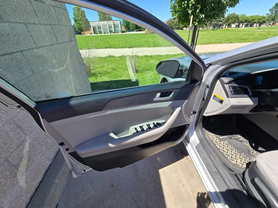 2015 Hyundai Sonata - Image 9 of 14