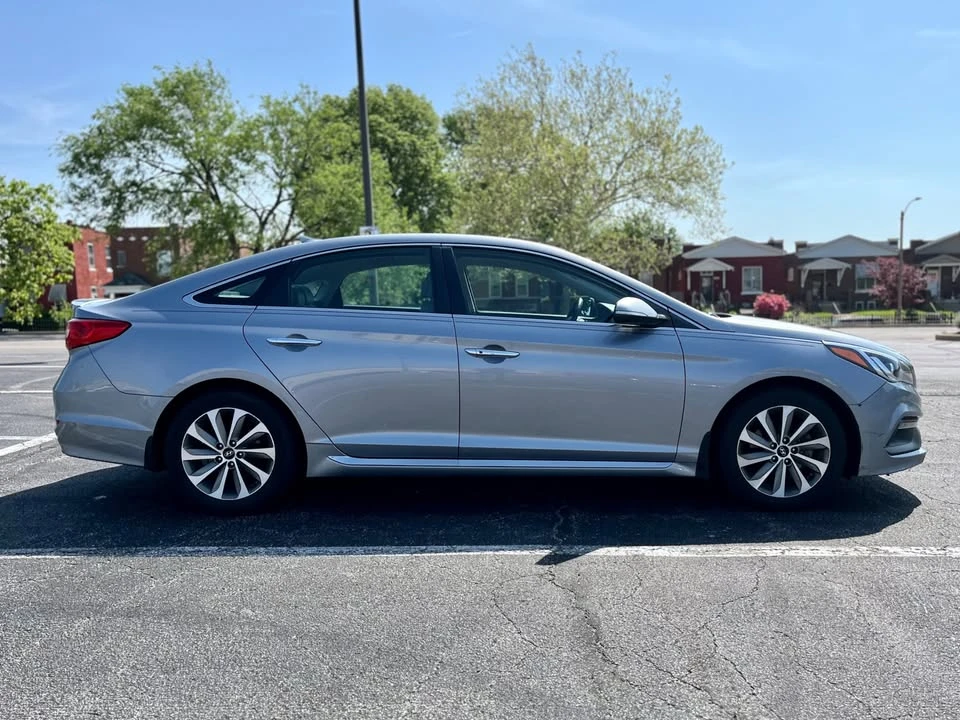 2015 Hyundai Sonata - Image 8 of 17