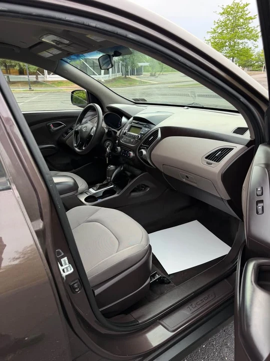 2015 Hyundai Tucson - Image 16 of 19