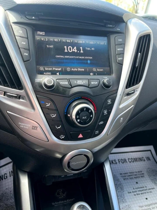 2015 Hyundai Veloster - Image 11 of 16