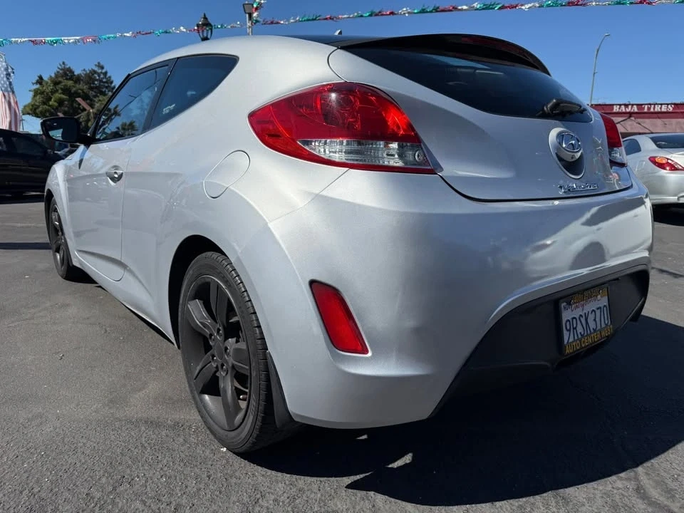 2015 Hyundai Veloster - Image 4 of 10