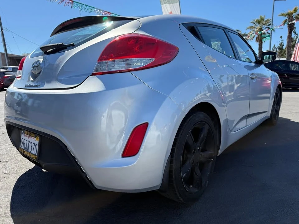 2015 Hyundai Veloster - Image 6 of 10
