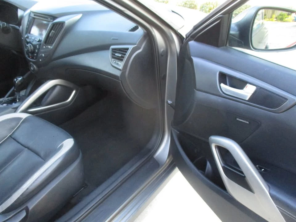 2015 Hyundai Veloster - Image 16 of 20