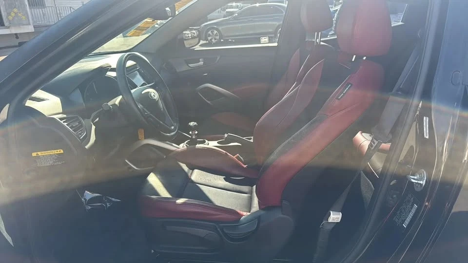 2015 Hyundai Veloster - Image 8 of 14