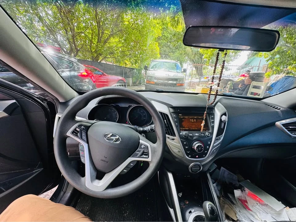 2015 Hyundai Veloster - Image 7 of 12