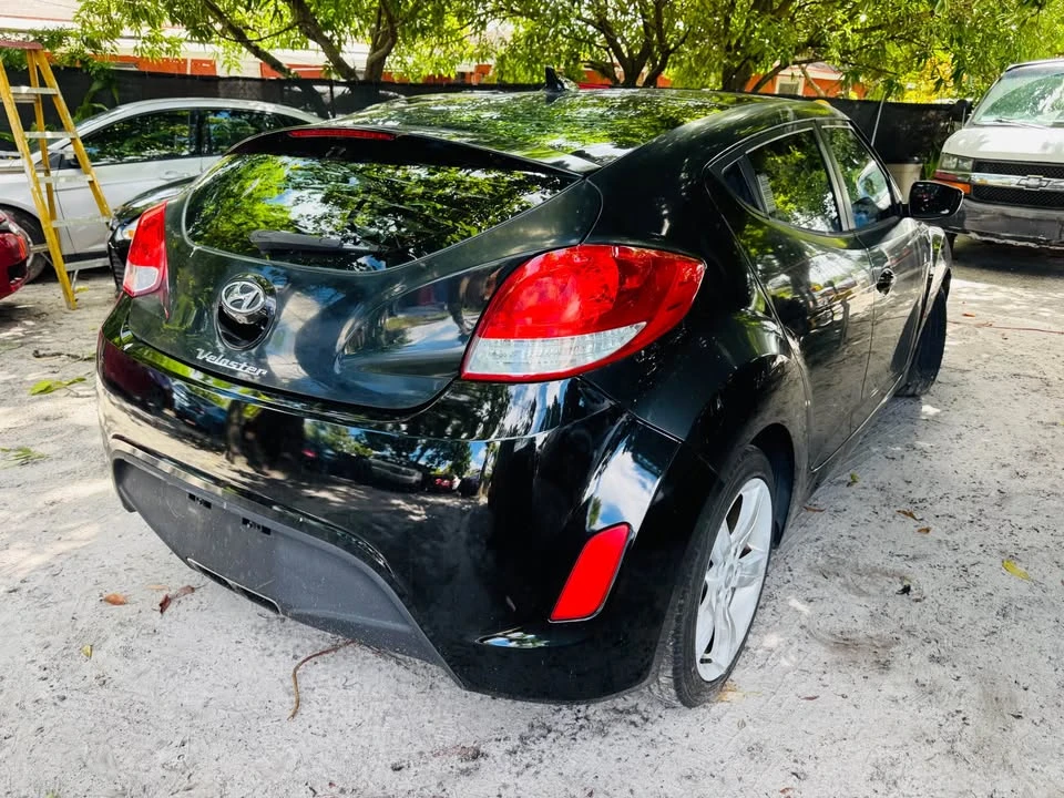 2015 Hyundai Veloster - Image 4 of 12
