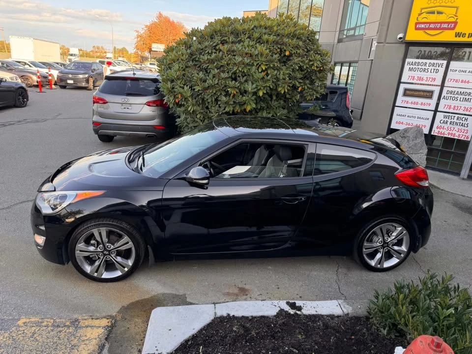 2015 Hyundai Veloster - Image 2 of 18