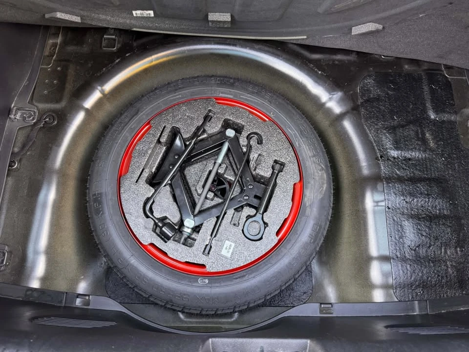 2015 Hyundai Veloster - Image 11 of 18