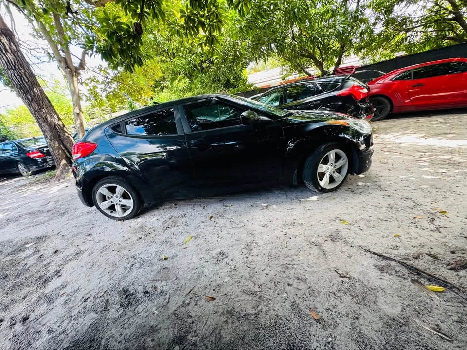 2015 Hyundai Veloster - Image 2 of 12