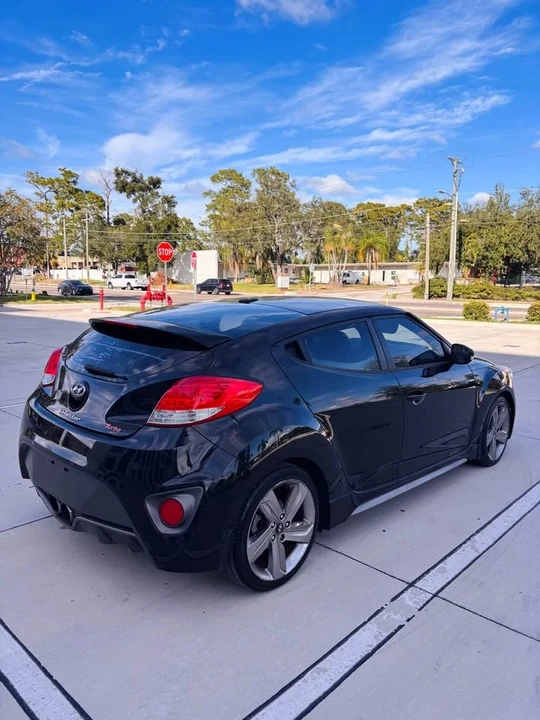 2015 Hyundai Veloster - Image 6 of 14