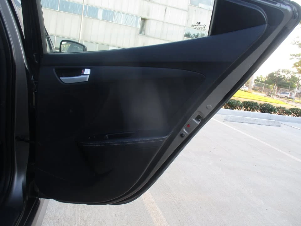 2015 Hyundai Veloster - Image 18 of 20