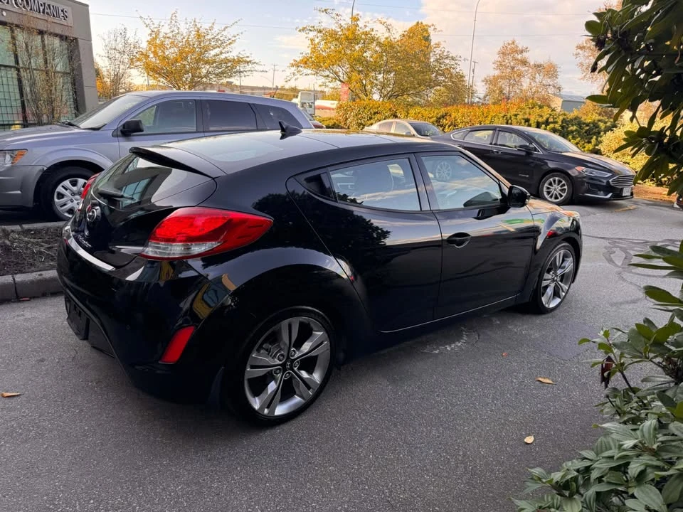 2015 Hyundai Veloster - Image 16 of 18