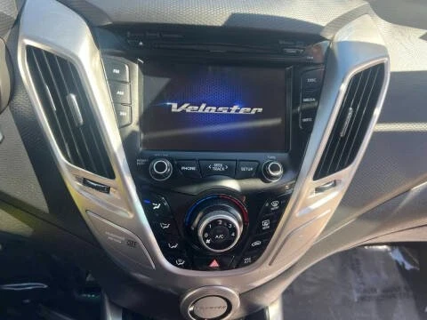 2015 Hyundai Veloster - Image 8 of 11