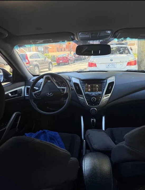 2015 Hyundai Veloster - Image 6 of 10