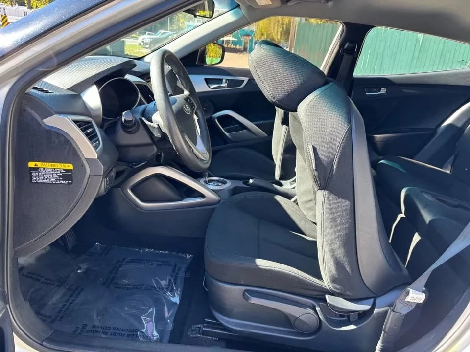 2015 Hyundai Veloster - Image 16 of 18