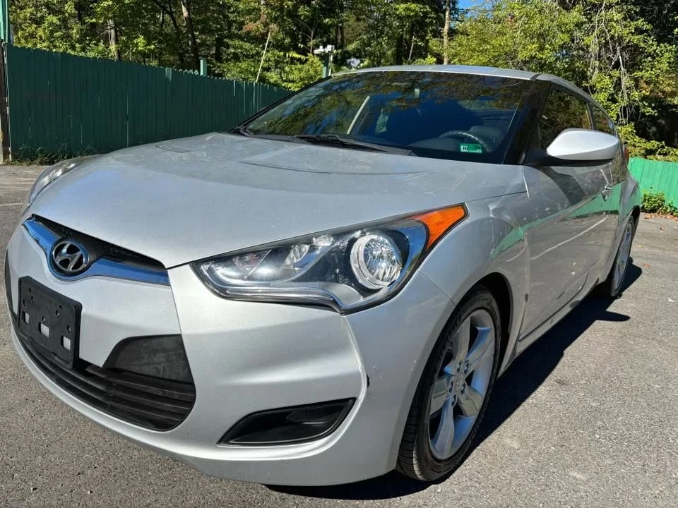 2015 Hyundai Veloster - Image 10 of 18