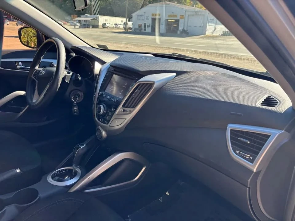 2015 Hyundai Veloster - Image 17 of 18